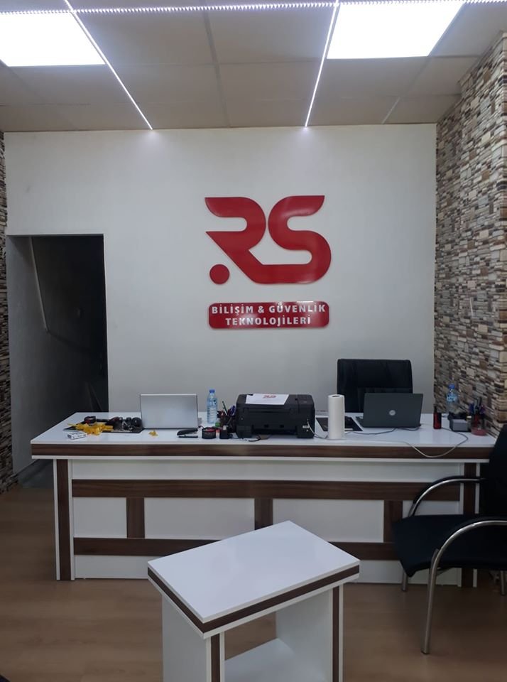 iç mekan logo 20mm dekota üzeri plexi